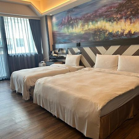 Weifeng Boutique Business Hotel - Zhanqian Branch Pingtung Bagian luar foto