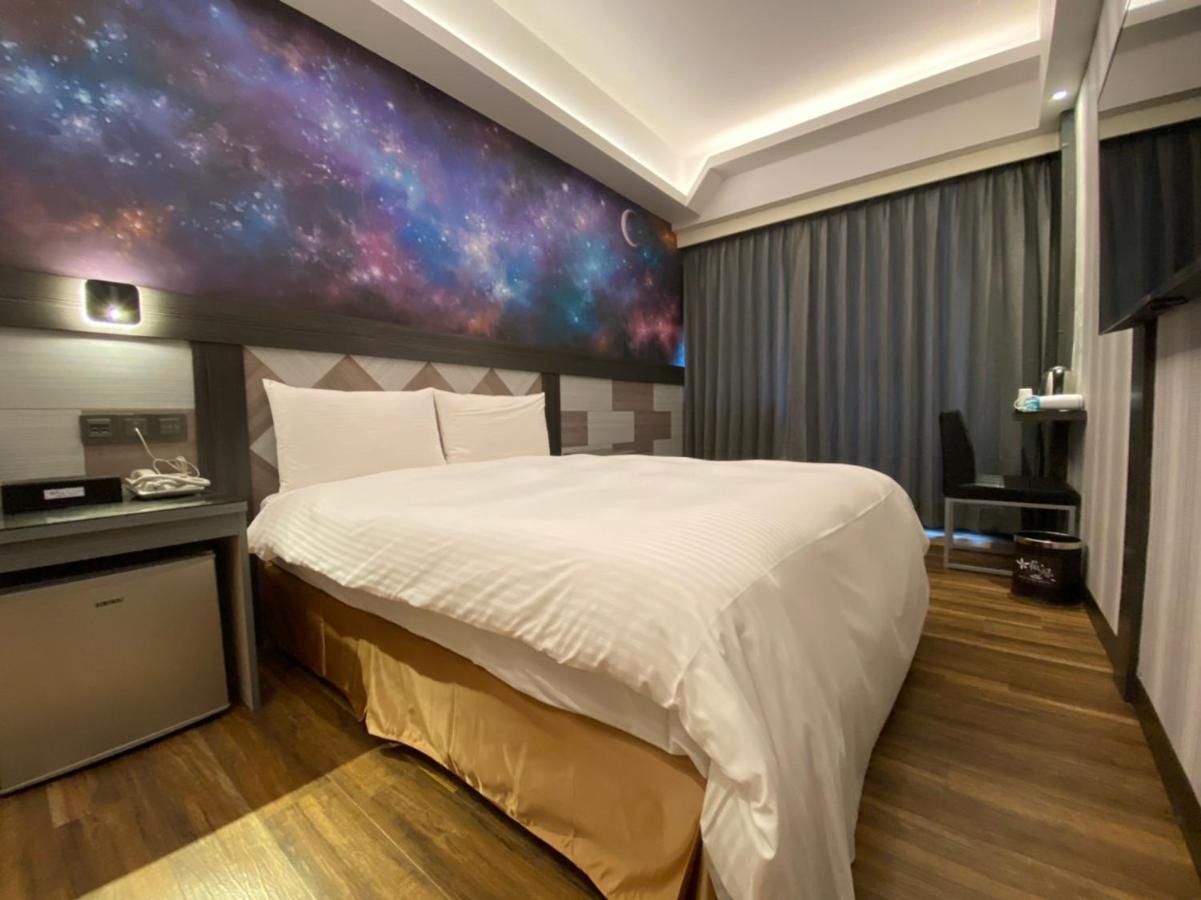 Weifeng Boutique Business Hotel - Zhanqian Branch Pingtung Bagian luar foto