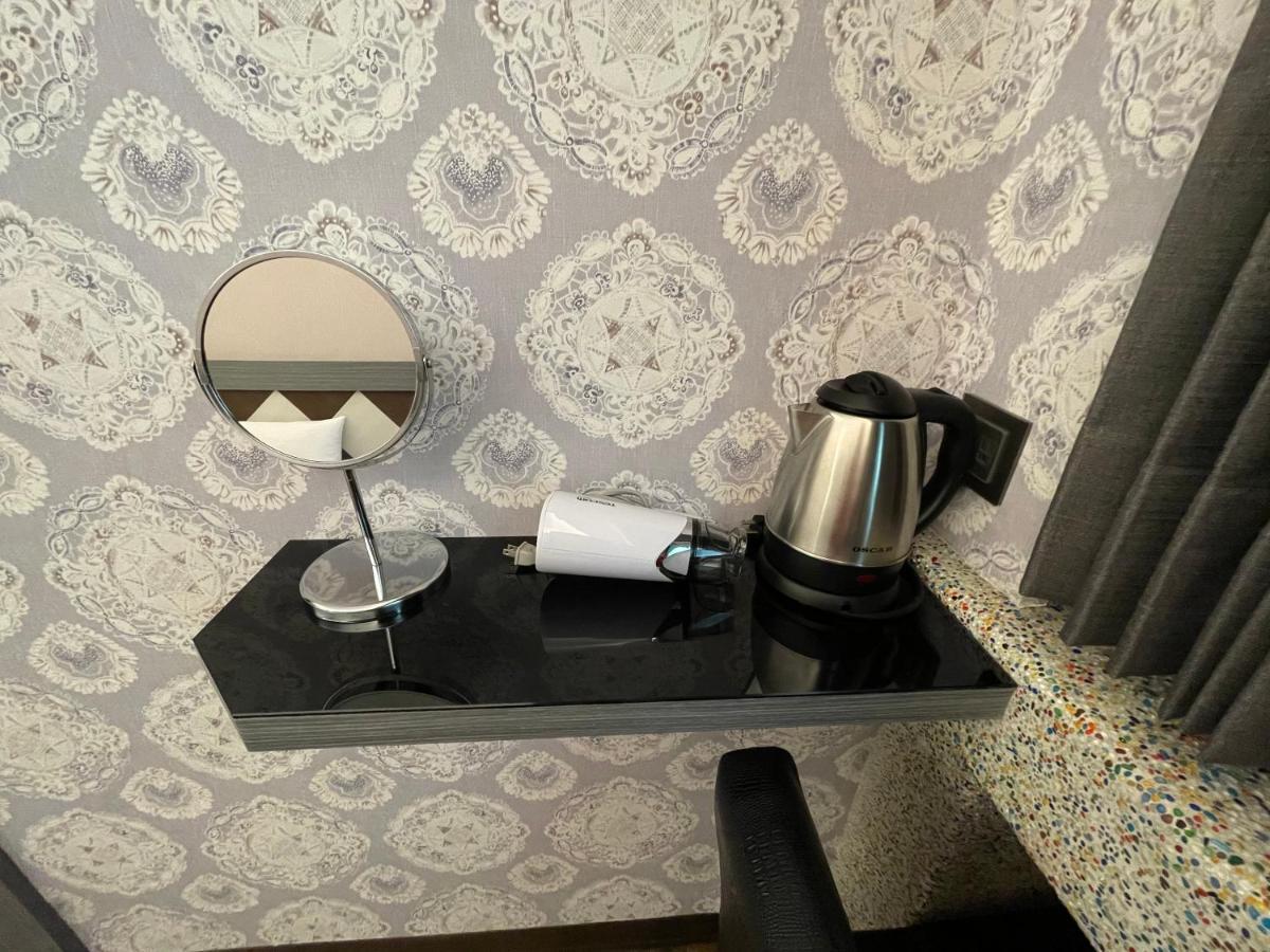 Weifeng Boutique Business Hotel - Zhanqian Branch Pingtung Bagian luar foto