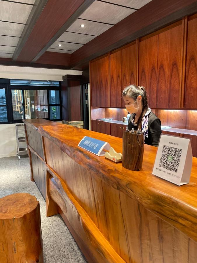 Weifeng Boutique Business Hotel - Zhanqian Branch Pingtung Bagian luar foto