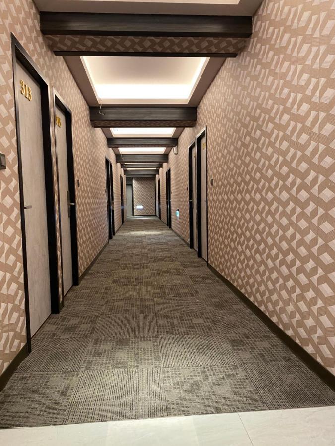 Weifeng Boutique Business Hotel - Zhanqian Branch Pingtung Bagian luar foto
