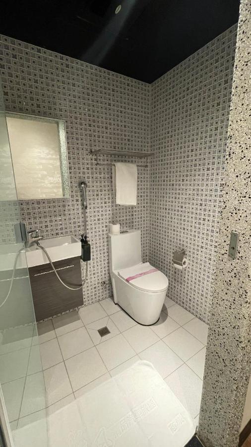 Weifeng Boutique Business Hotel - Zhanqian Branch Pingtung Bagian luar foto