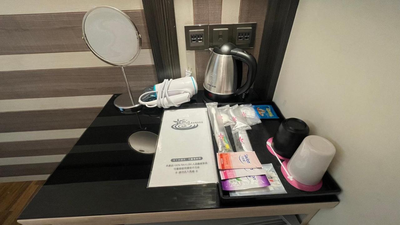 Weifeng Boutique Business Hotel - Zhanqian Branch Pingtung Bagian luar foto