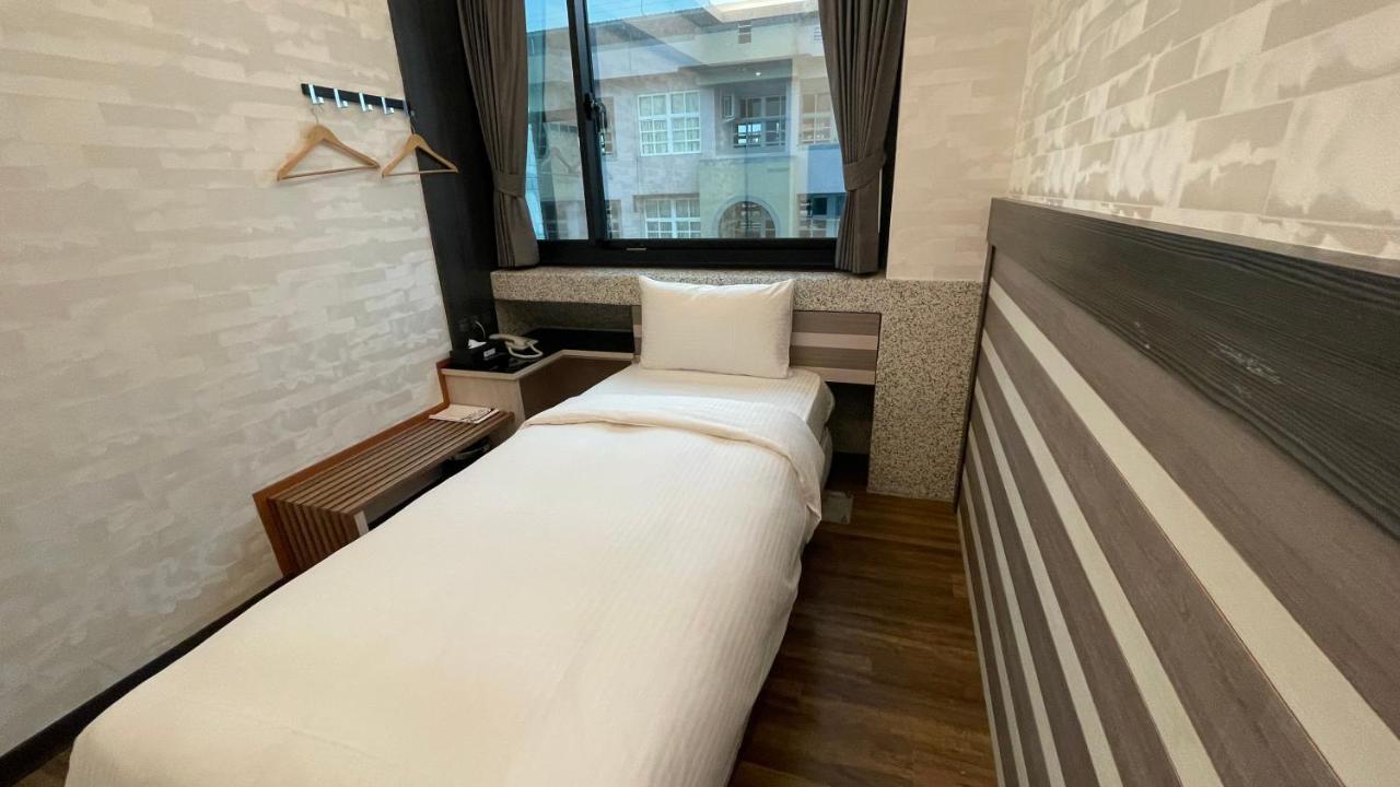 Weifeng Boutique Business Hotel - Zhanqian Branch Pingtung Bagian luar foto