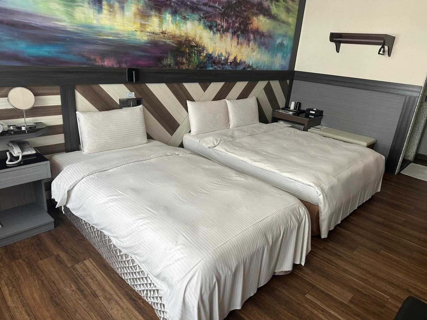 Weifeng Boutique Business Hotel - Zhanqian Branch Pingtung Bagian luar foto